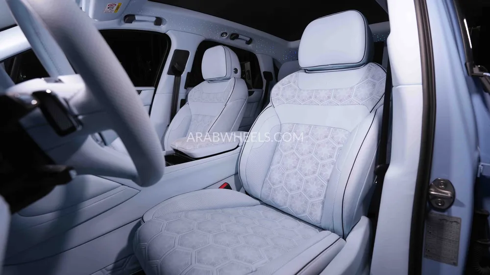 بينتلي بينتايجا 2023 for Sale in دبي Image-16