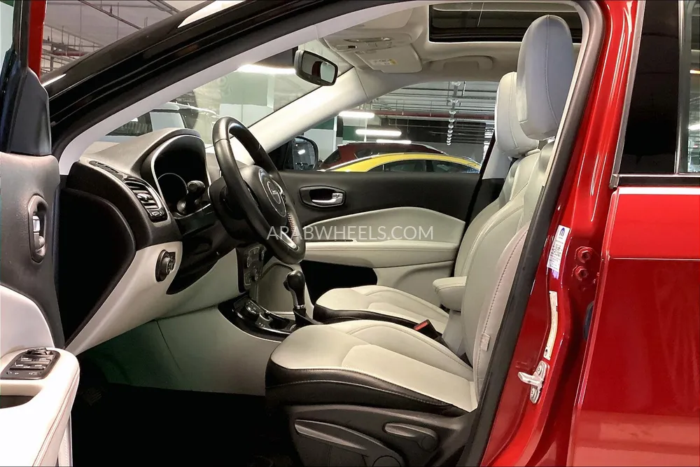 Jeep Compass 2018 for Sale in Sharjah Image-16