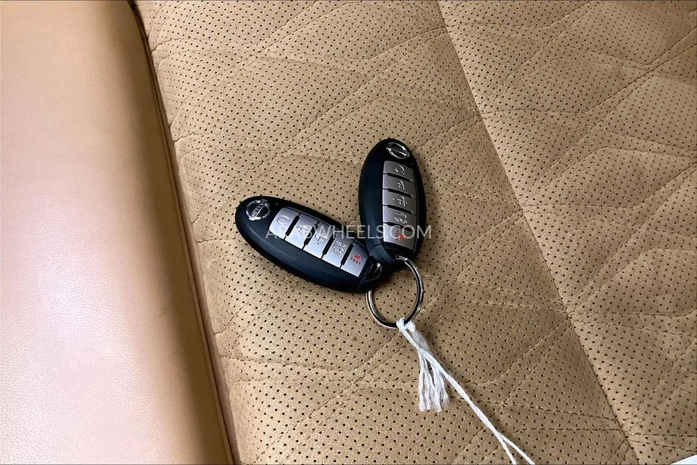 Nissan Maxima 2021 for Sale in Dubai Image-20