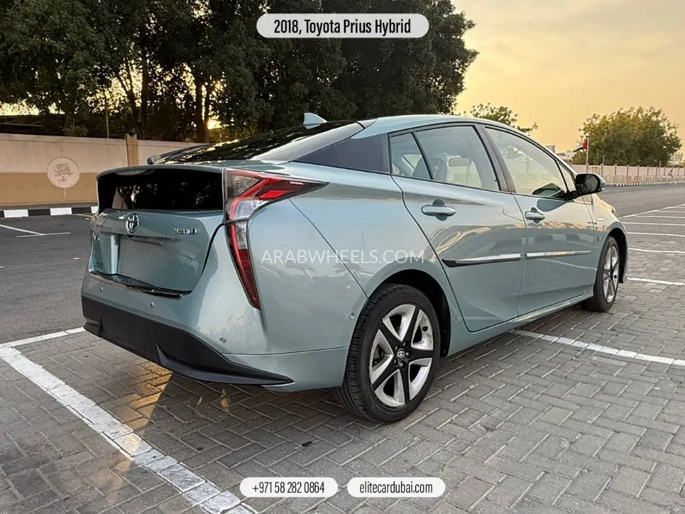 تويوتا بريوس 2018 for Sale in الشارقة Image-4