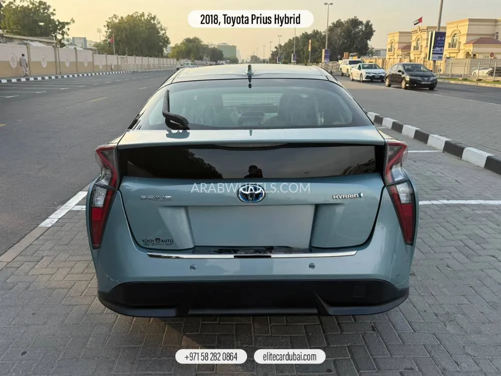 تويوتا بريوس 2018 for Sale in الشارقة Image-5