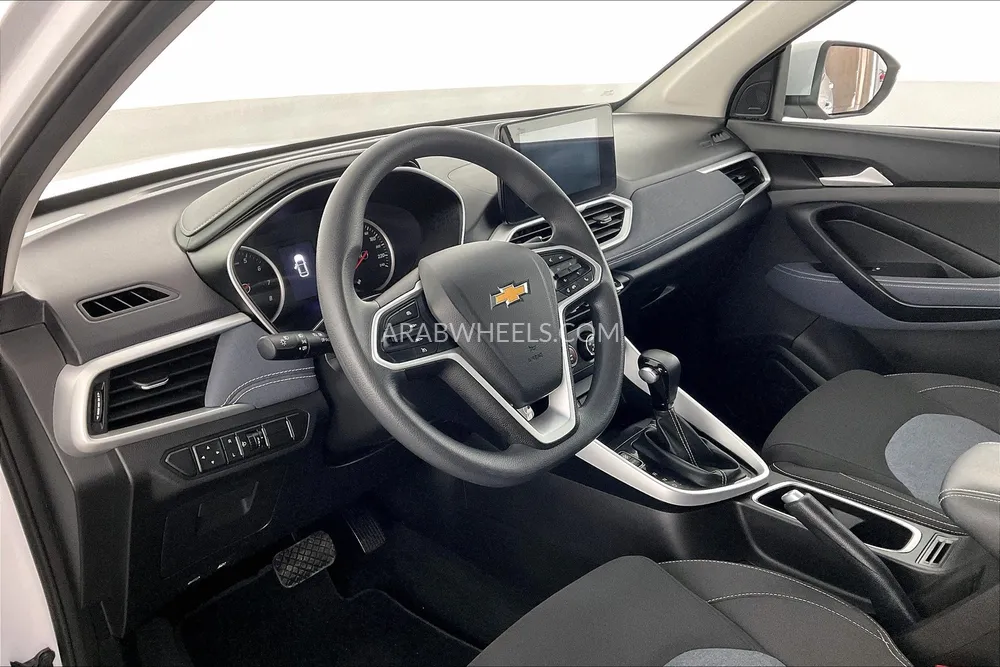 Chevrolet Captiva 2023 for Sale in Sharjah Image-9