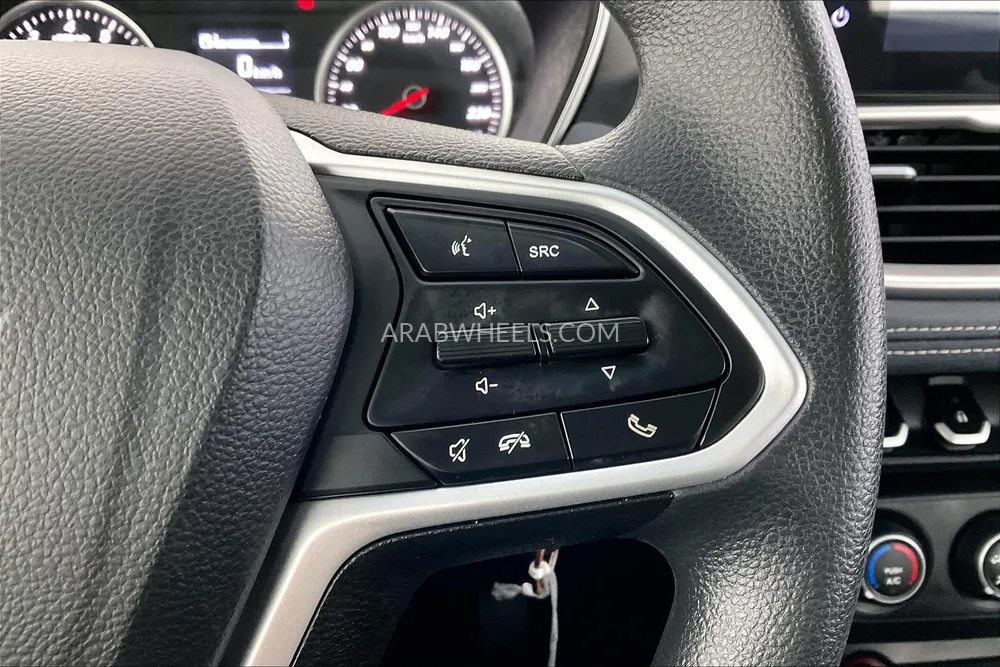 Chevrolet Captiva 2023 for Sale in Sharjah Image-13