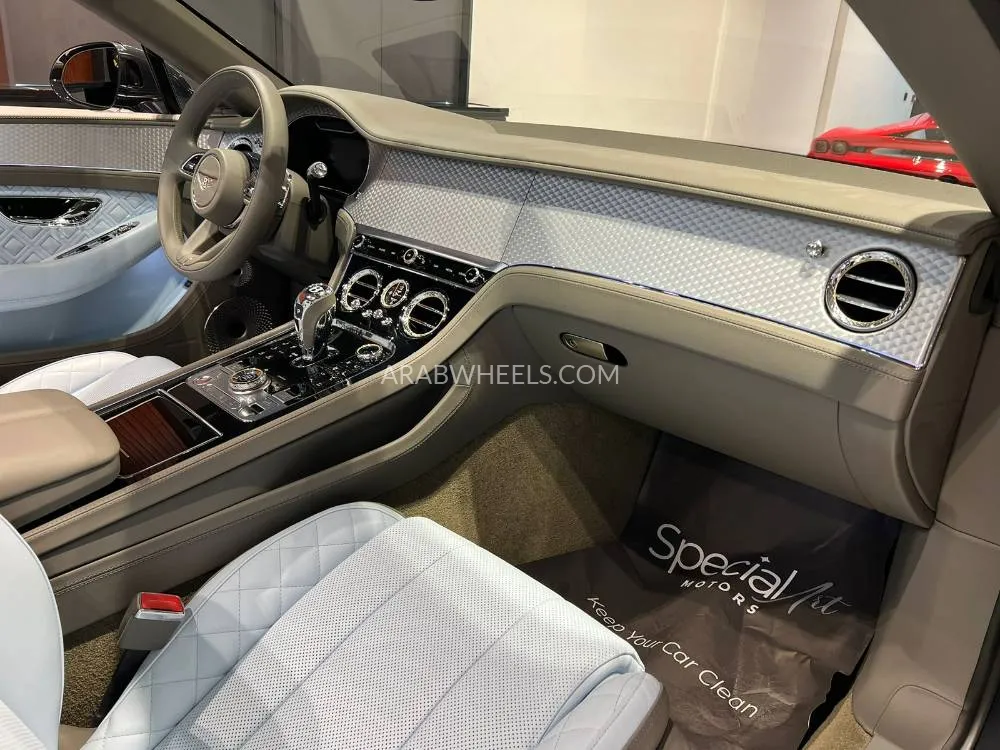 Bentley Continental GTC 2022 for Sale in Dubai Image-6