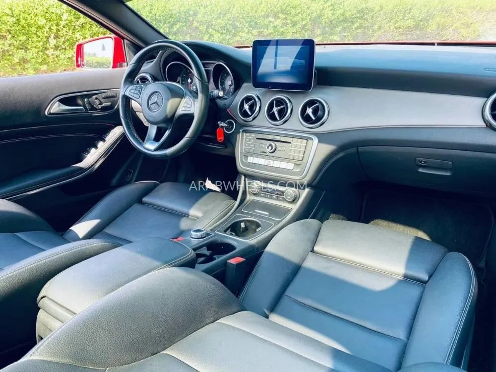 Mercedes Benz GLA 2018 for Sale in Ajman Image-4