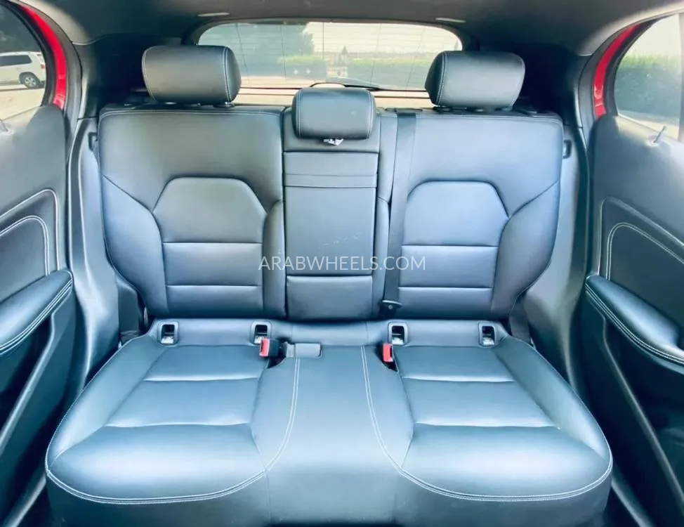 Mercedes Benz GLA 2018 for Sale in Ajman Image-8