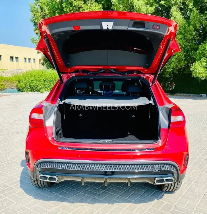 Mercedes Benz GLA 2018 for Sale in Ajman Image-12