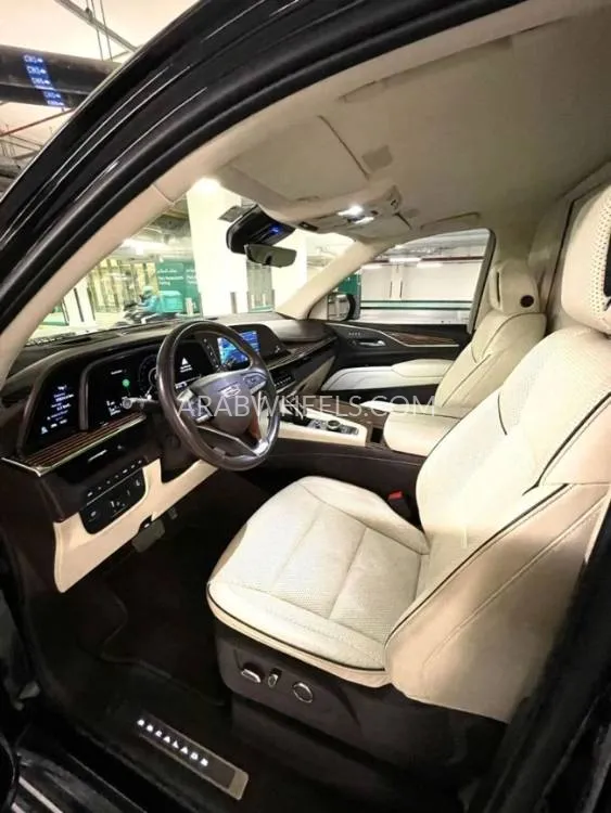 Cadillac Escalade 2023 for Sale in Sharjah Image-4