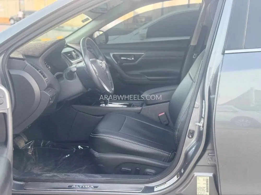 Nissan Altima 2016 for Sale in Sharjah Image-4