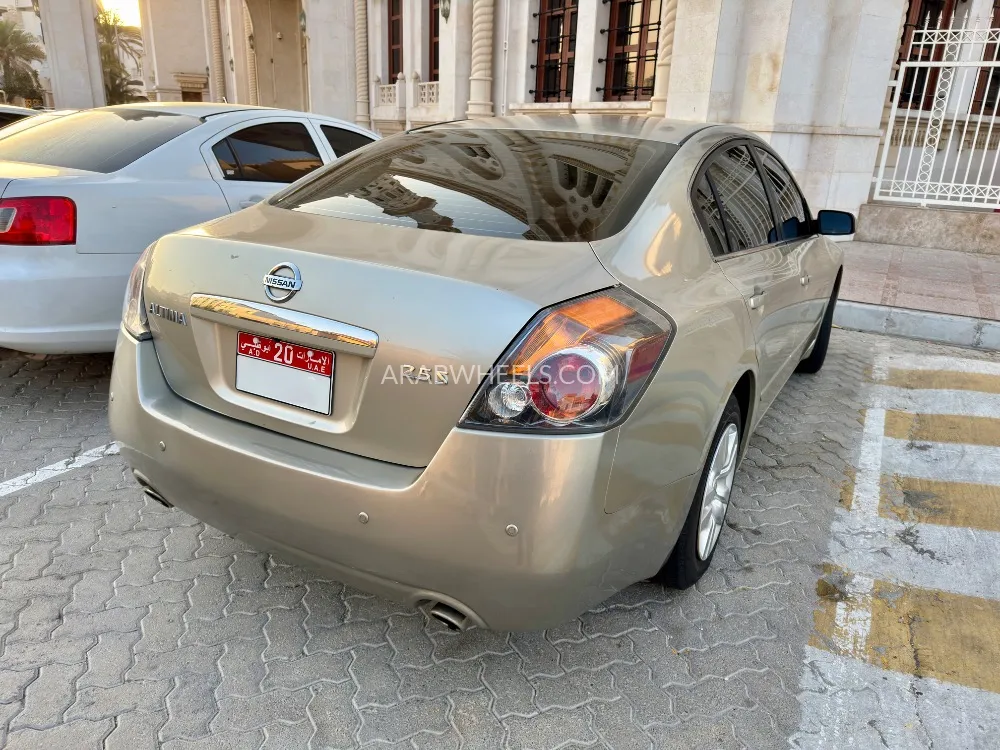 Nissan Altima 2009 for Sale in Abu Dhabi Image-3