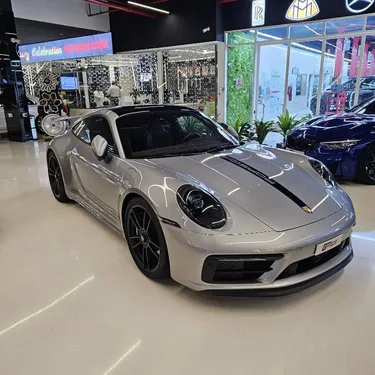 Porsche 911 Carrera 4 GTS 2024