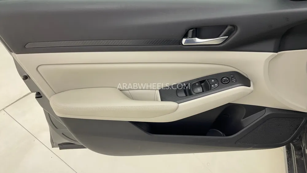 Nissan Altima 2022 for Sale in Dubai Image-19