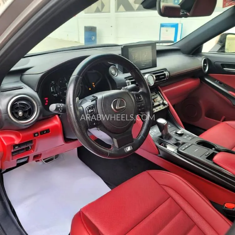 لكزس IS 2021 for Sale in الشارقة Image-3