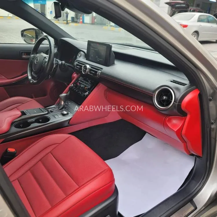 لكزس IS 2021 for Sale in الشارقة Image-6