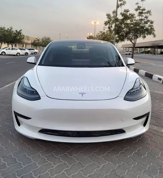 Tesla Model 3 2021 for Sale in Sharjah Image-2