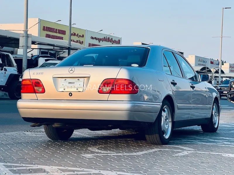 Mercedes Benz E Class 1996 for Sale in Sharjah Image-9