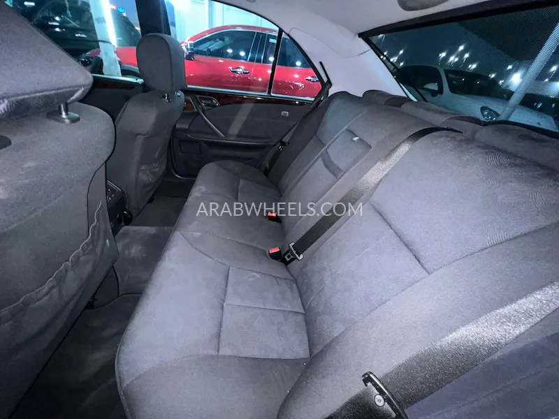 Mercedes Benz E Class 2001 for Sale in Sharjah Image-9