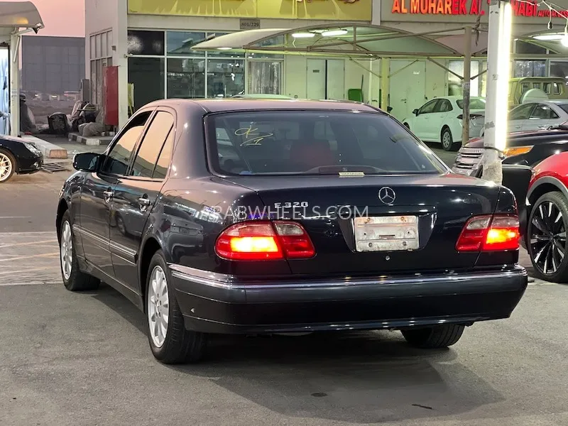 Mercedes Benz E Class 2001 for Sale in Sharjah Image-10