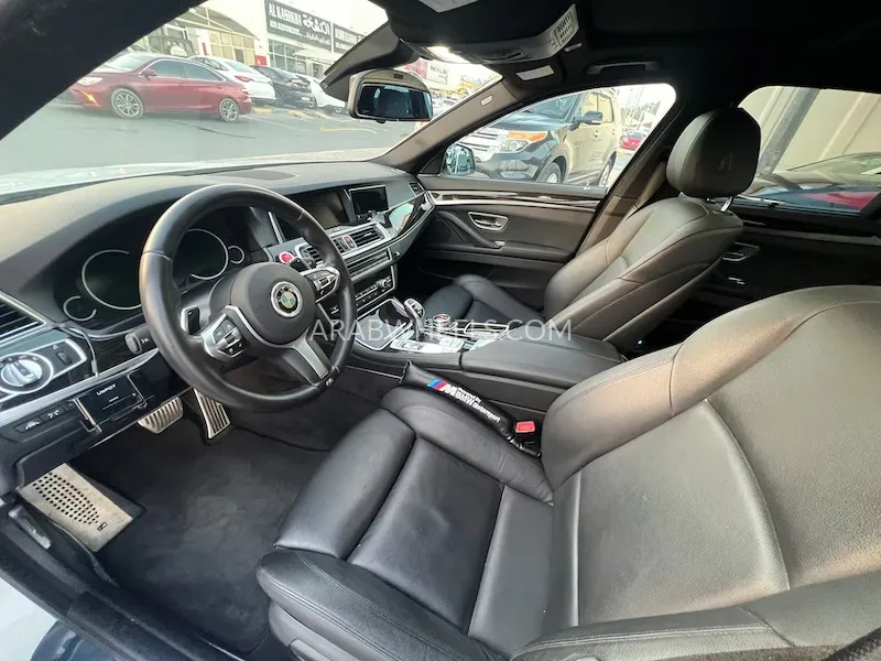 بي إم دبليو الفئة الخامسة 2014 for Sale in الشارقة Image-6
