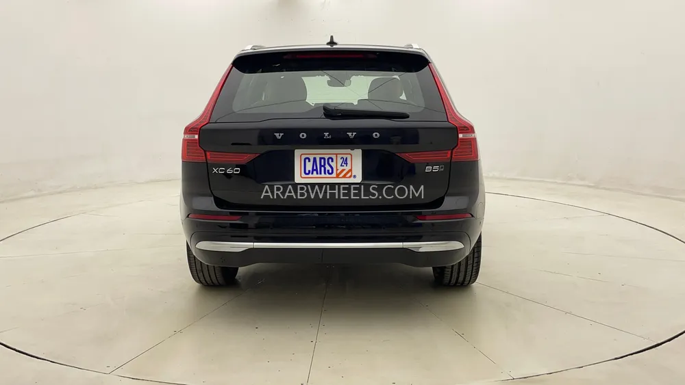 Volvo XC60 2023 for Sale in Dubai Image-4