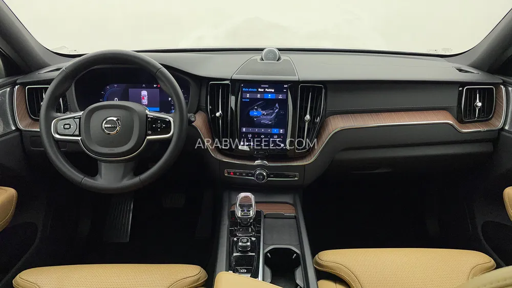 Volvo XC60 2023 for Sale in Dubai Image-12