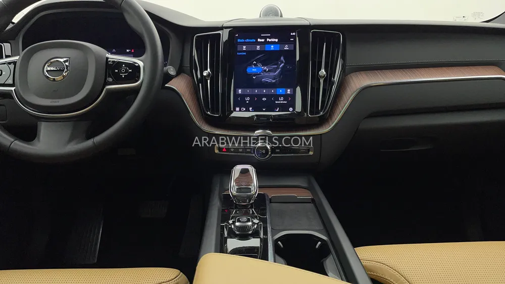 Volvo XC60 2023 for Sale in Dubai Image-14