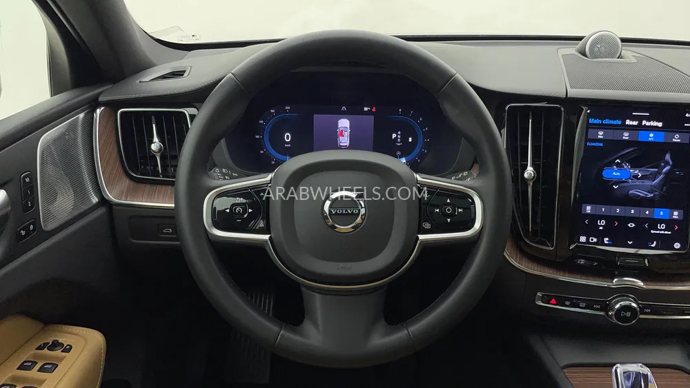 Volvo XC60 2023 for Sale in Dubai Image-19