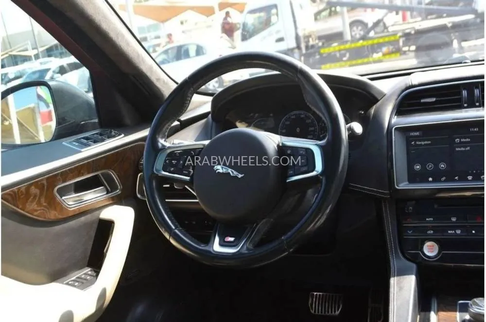 جاجوار إف بيس 2018 for Sale in الشارقة Image-11