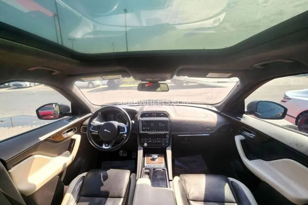 جاجوار إف بيس 2018 for Sale in الشارقة Image-12