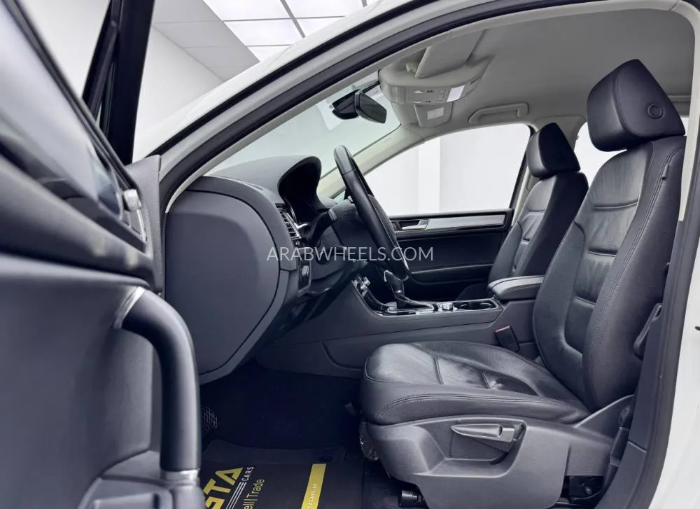 Volkswagen Touareg 2018 for Sale in Dubai Image-4
