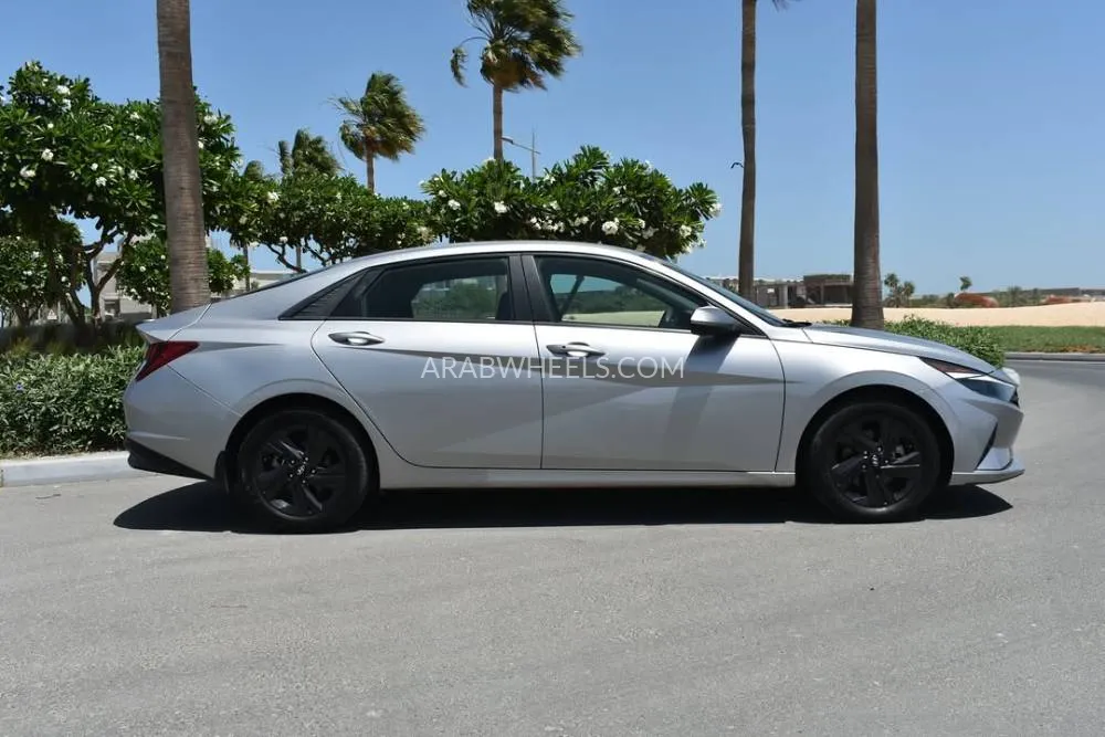 Hyundai Elantra 2022 for Sale in Ajman Image-4