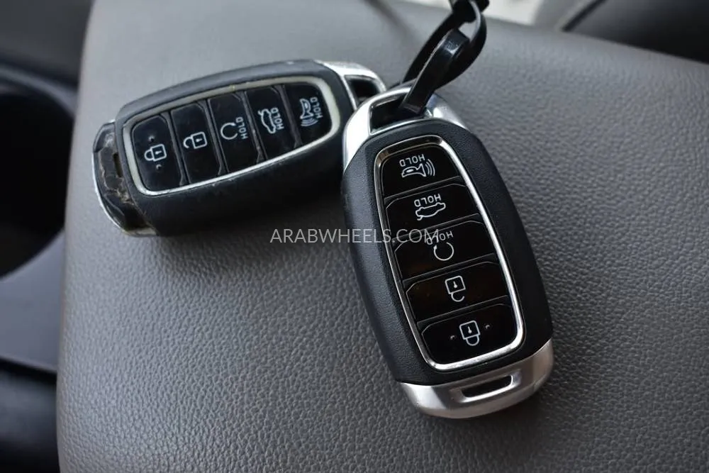 Hyundai Elantra 2022 for Sale in Ajman Image-10