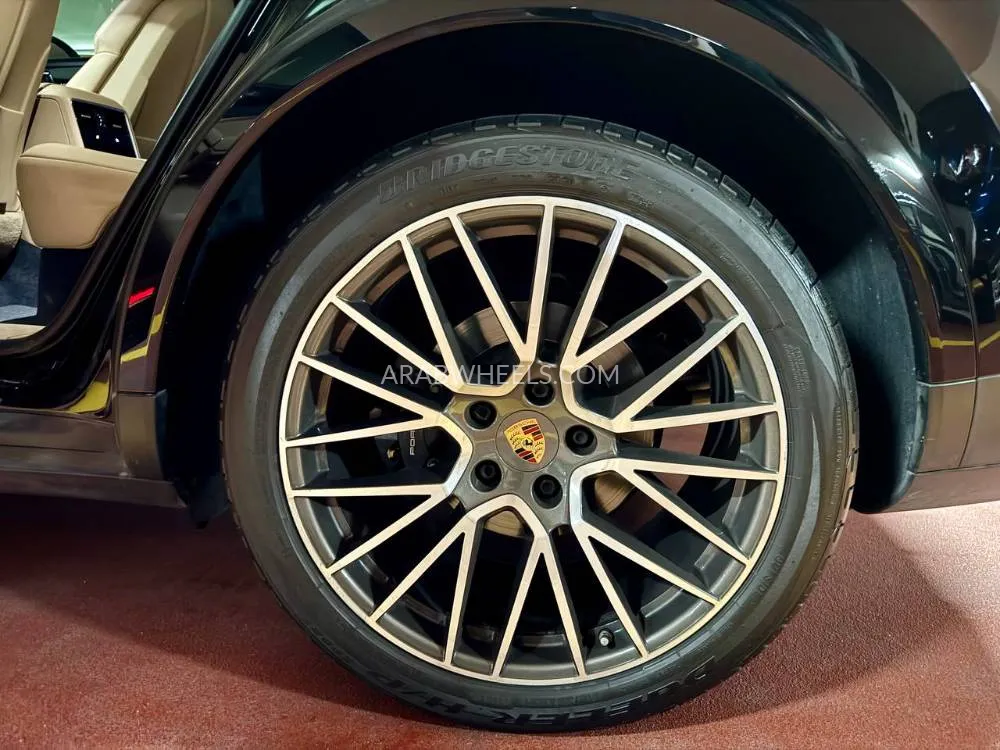 Porsche Cayenne 2021 for Sale in Dubai Image-9