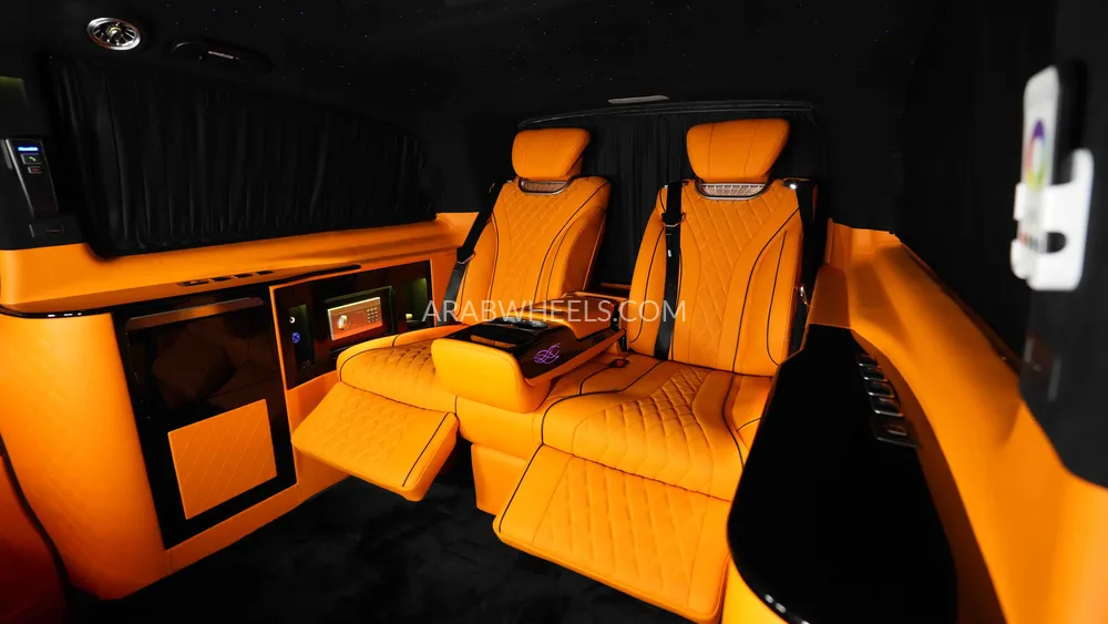 Mercedes Benz V Class 2023 for Sale in Dubai Image-17