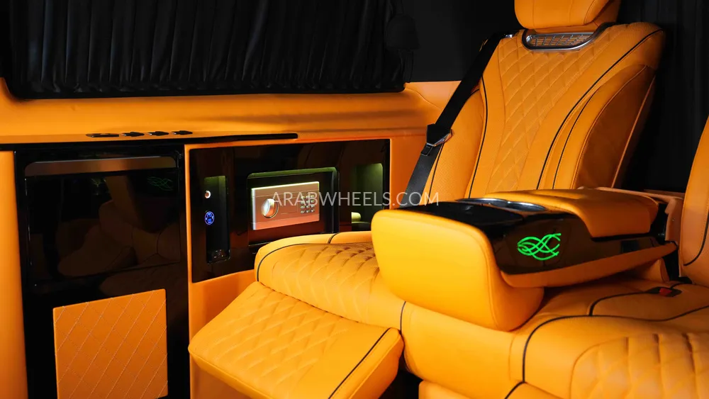 Mercedes Benz V Class 2023 for Sale in Dubai Image-18