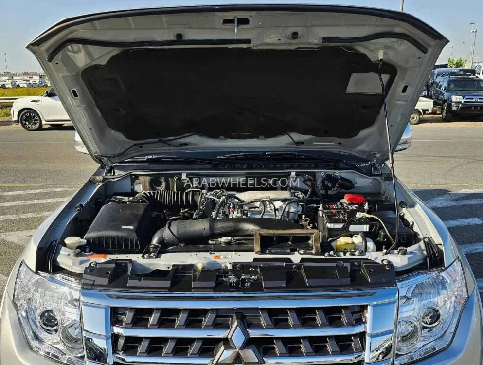 Mitsubishi Pajero 2020 for Sale in Dubai Image-2