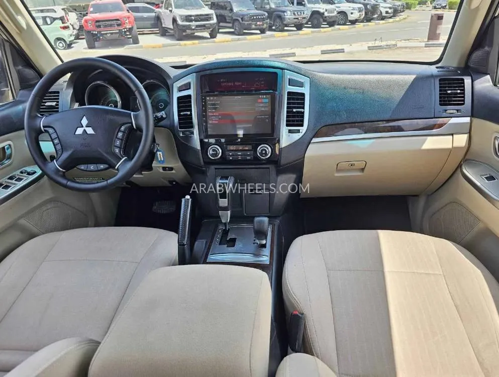Mitsubishi Pajero 2020 for Sale in Dubai Image-5