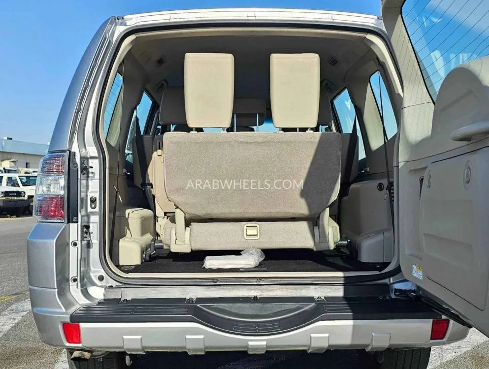 Mitsubishi Pajero 2020 for Sale in Dubai Image-10