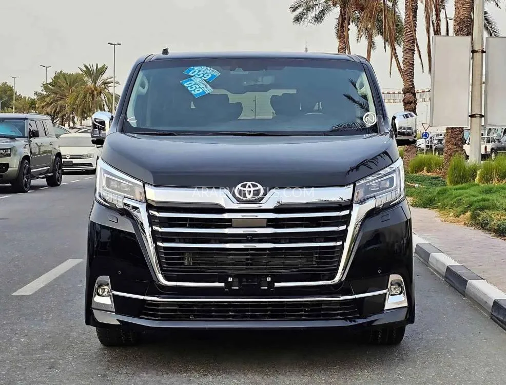 Toyota Granvia 2023 for Sale in Dubai Image-2