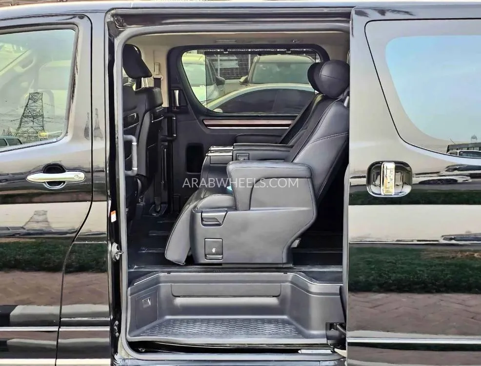 Toyota Granvia 2023 for Sale in Dubai Image-7