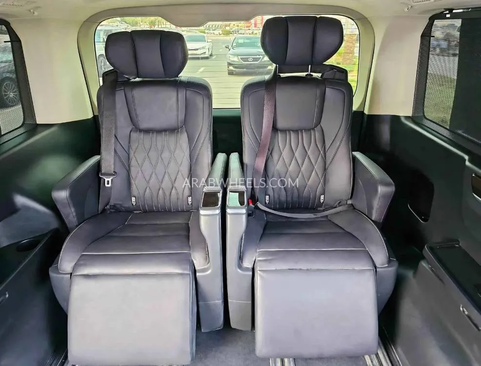 Toyota Granvia 2023 for Sale in Dubai Image-11