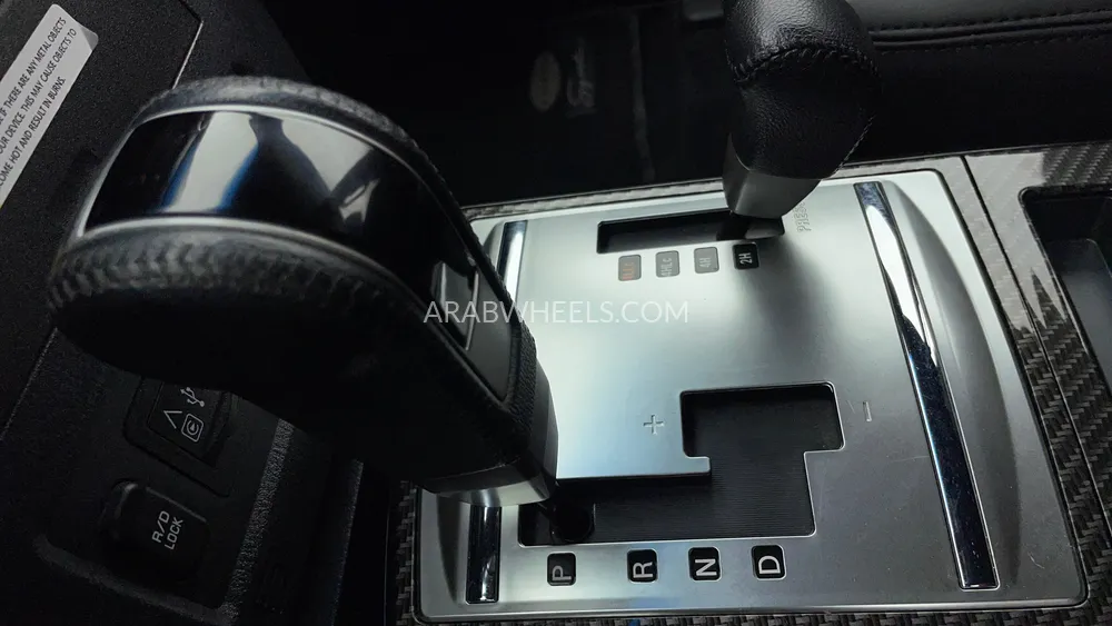 Mitsubishi Pajero 2020 for Sale in Dubai Image-18