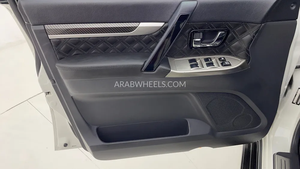 Mitsubishi Pajero 2020 for Sale in Dubai Image-19