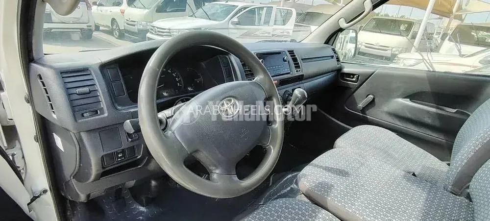 تويوتا هايس 2014 for Sale in الشارقة Image-12