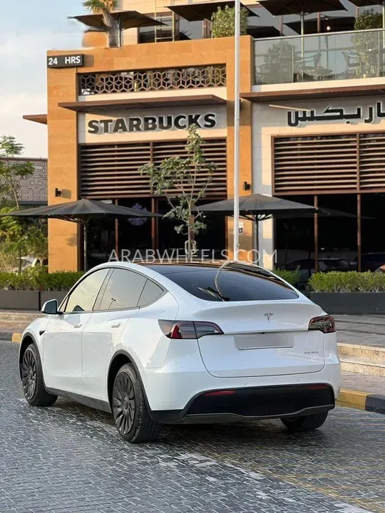 Tesla Model Y 2022 for Sale in Ajman Image-7