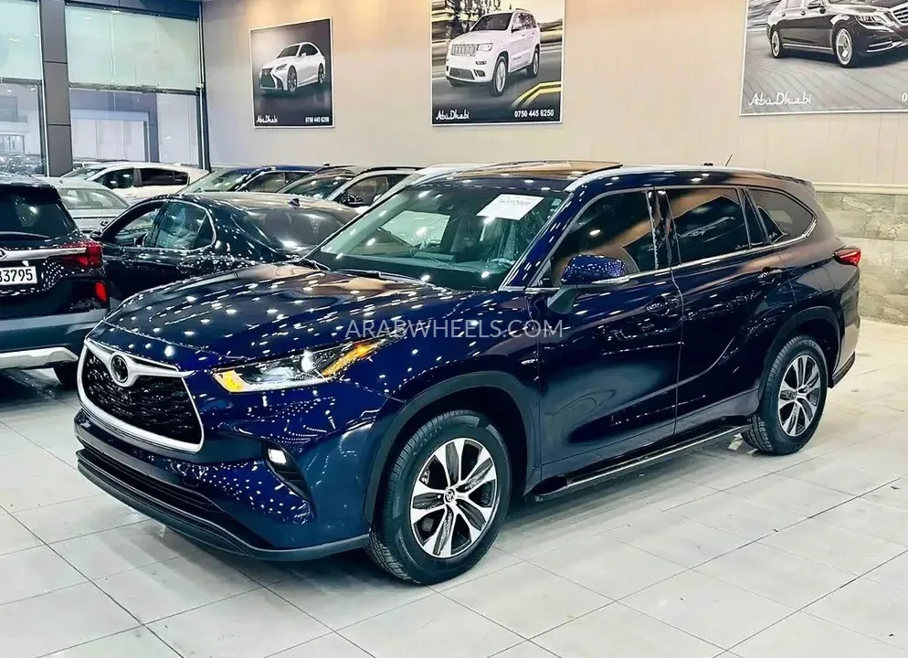 Toyota Highlander 2022 for Sale in Ajman Image-2