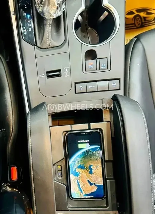 Toyota Highlander 2022 for Sale in Ajman Image-3