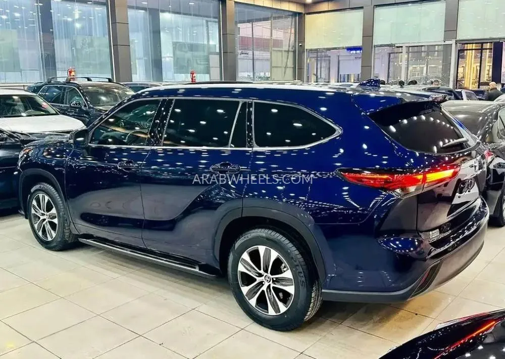 Toyota Highlander 2022 for Sale in Ajman Image-4