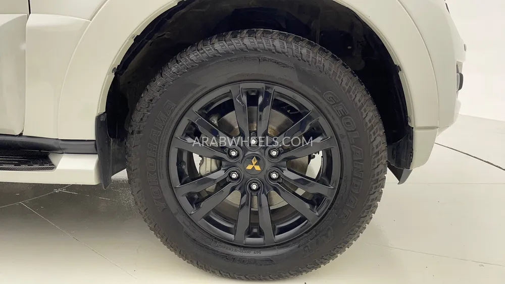 Mitsubishi Pajero 2020 for Sale in Dubai Image-10