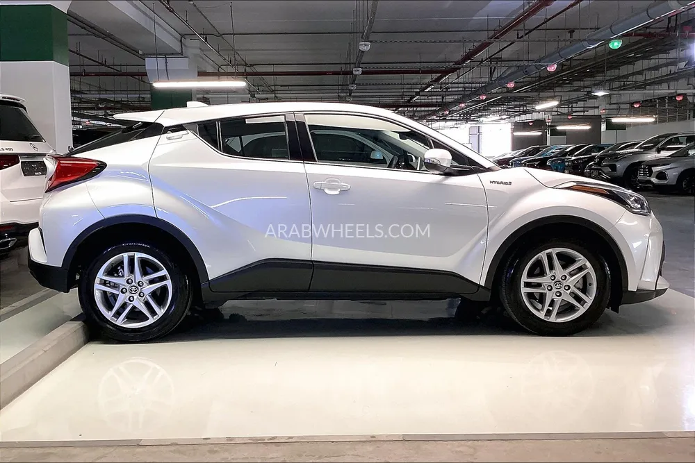 Toyota C-HR 2023 for Sale in Sharjah Image-7
